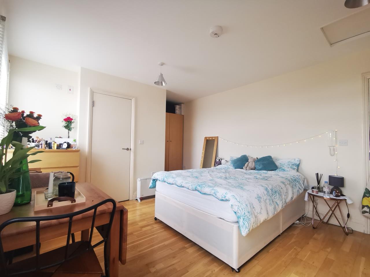 1 bed property in Regents Park Road, Finchley Central